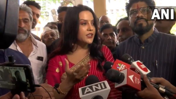Amrita Fadnavis Amrita Fadnavis