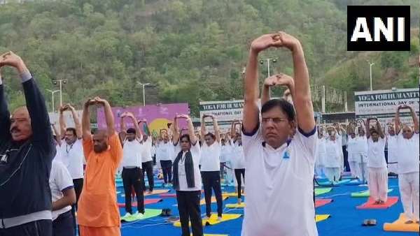 Mansukh Mandaviya Mansukh Mandaviya