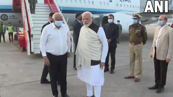 પીએમ મોદી અમદાવાદ પહોંચ્યા