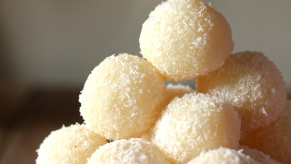 coconut laddu