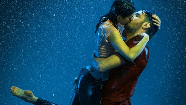 midnight kissing trend