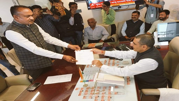 Visavadar MLA Bhupat bhayani resigned