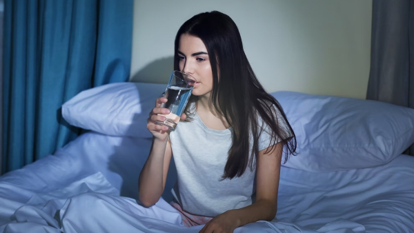 drink water before sleeping or not