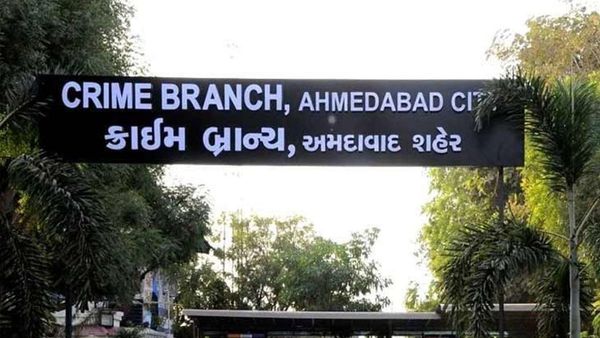 A major crackdown against Bangladeshis living illegally in Ahmedabad more than 50 people arrested A major crackdown against Bangladeshis living illegally in Ahmedabad more than 50 people arrested