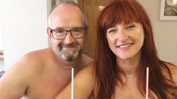 Naked christmas party : ક્રિસમસ પર અહીં યોજાય છે કપડા વગરની પાર્ટી, દેશ