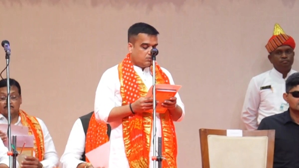 Harsh Sanghvi : હર્ષ સંઘવીએ ગુજરાતના છઠ્ઠા નાયબ મુખ્યમંત્રી તરીકે શપથ લીધા  | Harsh Sanghvi Sworn In as Gujarat's Sixth Deputy Chief Minister - Gujarati  Oneindia