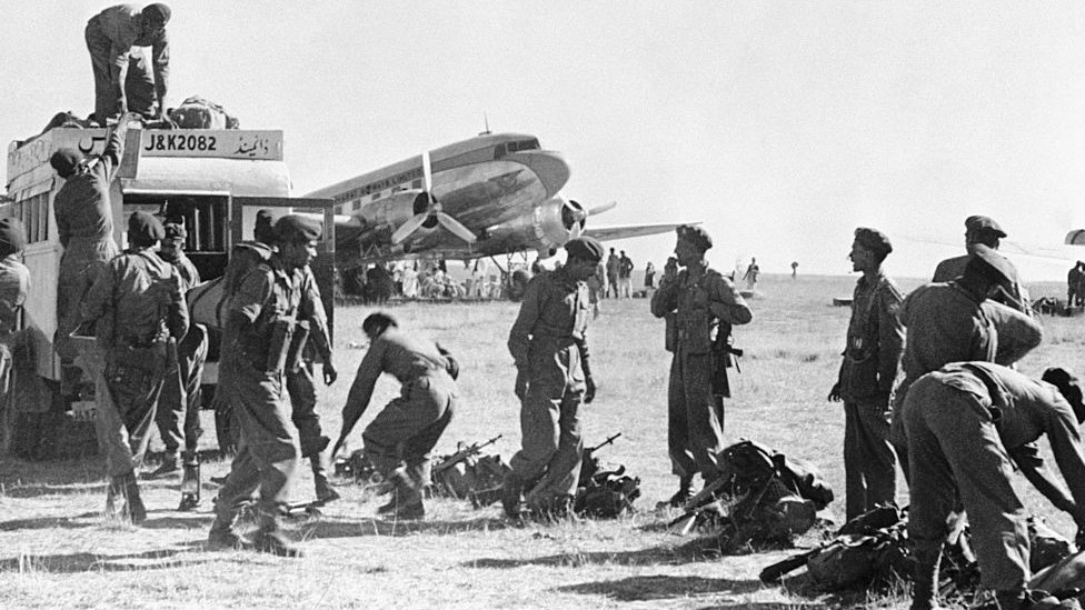 કાશ્મીરમાં લૅન્ડ થયેલા ભારતીય સૈનિકો