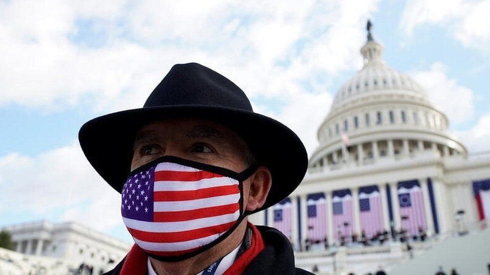 સરકારી કચેરીમાં માસ્ક તથા સોશિયલ ડિસ્ટન્સિંગ ફરજિયાત કરાયા