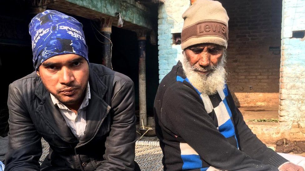 ઔવેસ અને તેમના પિતા મોહમ્મદ રફિક ઔવેસ અને તેમના પિતા મોહમ્મદ રફિક