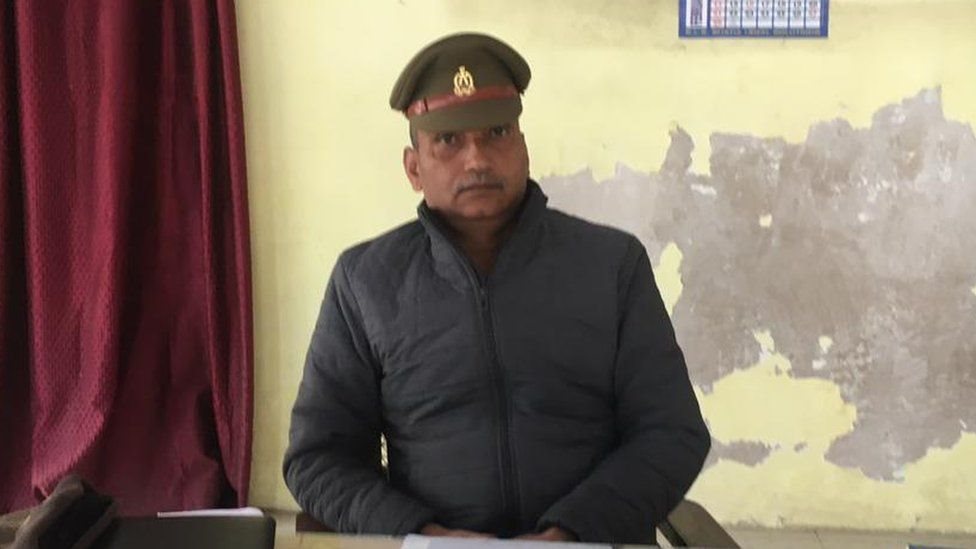 દેવરૈના પોલીસના ઇન્સ્પેક્ટર આરકે સિંહ દેવરૈના પોલીસના ઇન્સ્પેક્ટર આરકે સિંહ