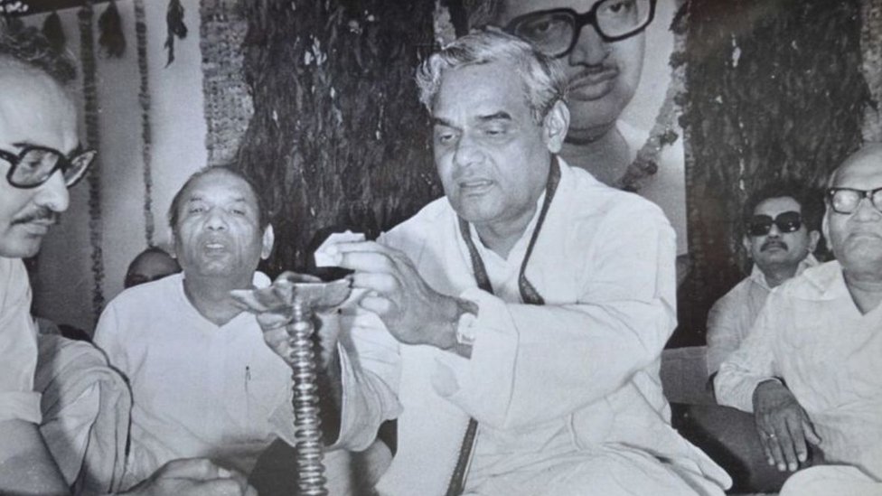 ખાડિયા ખાતે વસંત ગડકરની શોકસભામાં અટલજી