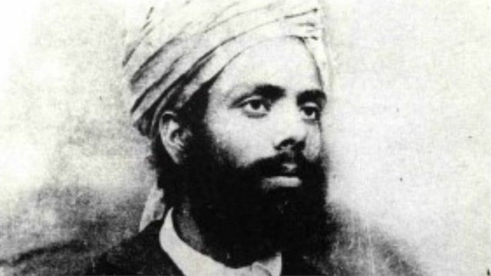 બ્રિટિશ અધિકારીઓના રહસ્યો જાણવા માટે અજિત સિંહે થોડા સમય માટે ઉર્દુ અને ફારસી પણ ભણાવ્યું હતું (1903). બ્રિટિશ અધિકારીઓના રહસ્યો જાણવા માટે અજિત સિંહે થોડા સમય માટે ઉર્દુ અને ફારસી પણ ભણાવ્યું હતું (1903).