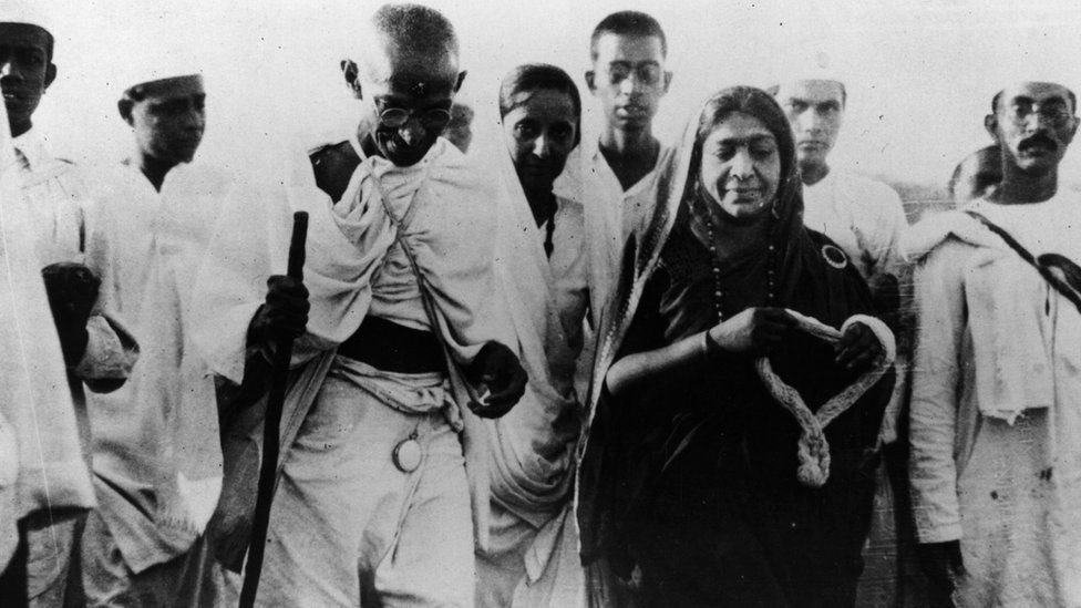 મહાત્મા ગાંધી અને સરોજિની નાયડુ મહાત્મા ગાંધી અને સરોજિની નાયડુ