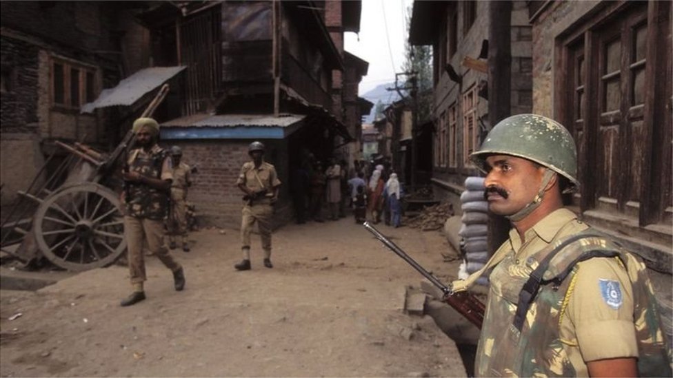 1998થી 2004 દરમિયાન ભાજપની ગઠબંધન સરકાર હતી ત્યારે ભારતના લોકશાહી રેન્કિંગમાં ખાસ ઘટાડો થયો ન હતો. 1998થી 2004 દરમિયાન ભાજપની ગઠબંધન સરકાર હતી ત્યારે ભારતના લોકશાહી રેન્કિંગમાં ખાસ ઘટાડો થયો ન હતો.