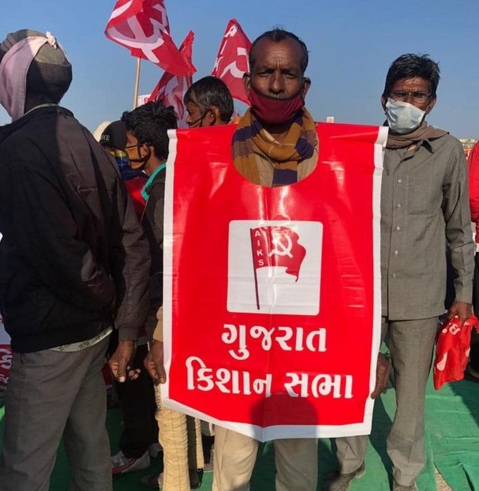 દિલ્હીની સરહદ પર કૃષિકાયદાનો વિરોધ કરી રહેલા ગુજરાતી ખેડૂત દિલ્હીની સરહદ પર કૃષિકાયદાનો વિરોધ કરી રહેલા ગુજરાતી ખેડૂત