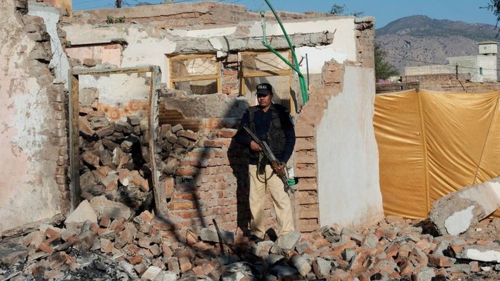 ખૈબર પખ્તૂનખ્વા જિલ્લામાં એક હિંદુ સંતની સમાધી પર હુમલા પછીનું દૃશ્ય (ફાઇલ ફોટો) ખૈબર પખ્તૂનખ્વા જિલ્લામાં એક હિંદુ સંતની સમાધી પર હુમલા પછીનું દૃશ્ય (ફાઇલ ફોટો)