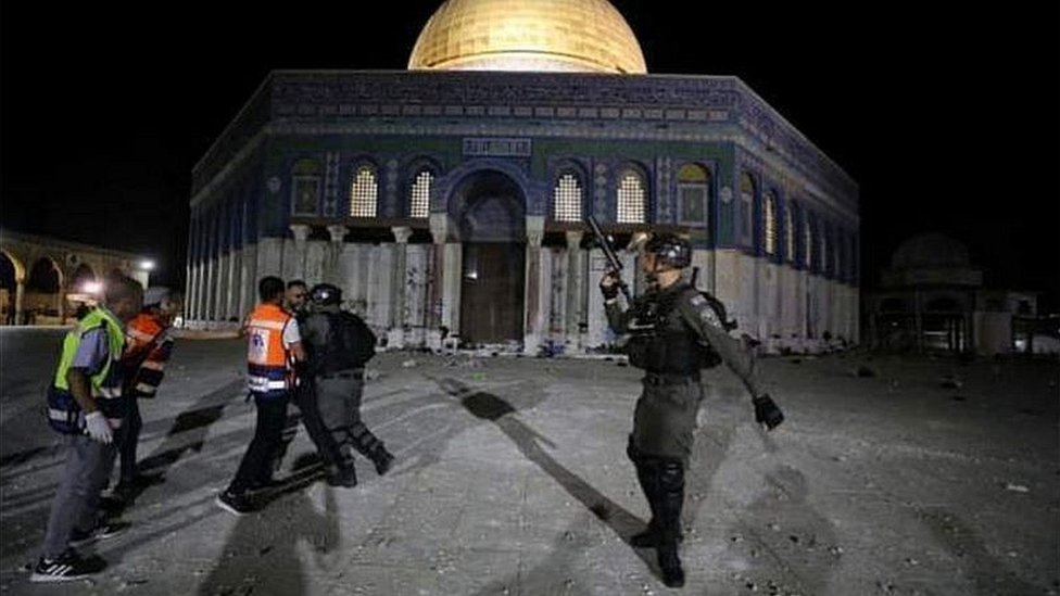 અલ-અક્સા મસ્જિદ પરિસર કે જે જૂના જેરુસલેમ શહેરમાં છે, તેને મુસ્લિમોની સૌથી મોટી પવિત્ર જગ્યાઓમાંથી એક માનવામાં આવે છે.