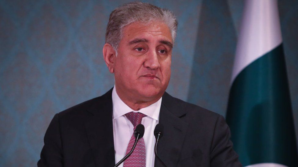 પાકિસ્તાનના વિદેશમંત્રી શાહ મહમૂદ કુરેશીએ સંયુક્ત રાષ્ટ્રસંઘને જાણ કરીને ગંભીર ચિંતા વ્યક્ત કરી છે કે ભારત કાશ્મીરમાં ફરીથી કશુંક નવીન કરે તેવું લાગે છે પાકિસ્તાનના વિદેશમંત્રી શાહ મહમૂદ કુરેશીએ સંયુક્ત રાષ્ટ્રસંઘને જાણ કરીને ગંભીર ચિંતા વ્યક્ત કરી છે કે ભારત કાશ્મીરમાં ફરીથી કશુંક નવીન કરે તેવું લાગે છે