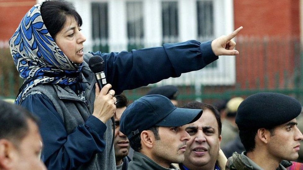 વડા પ્રધાન નરેન્દ્ર મોદીએ મજબૂરીમાં બોલાવવી પડી મિટિંગ? વડા પ્રધાન નરેન્દ્ર મોદીએ મજબૂરીમાં બોલાવવી પડી મિટિંગ?