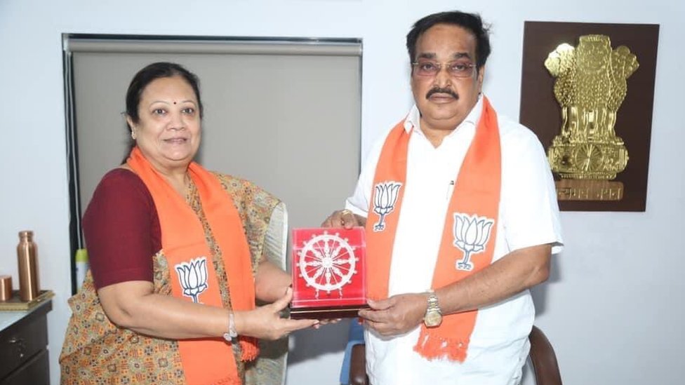 ભાજપના પ્રદેશ પ્રમુખ સી.આર. પાટીલ સાથે દર્શના જરદોશ ભાજપના પ્રદેશ પ્રમુખ સી.આર. પાટીલ સાથે દર્શના જરદોશ