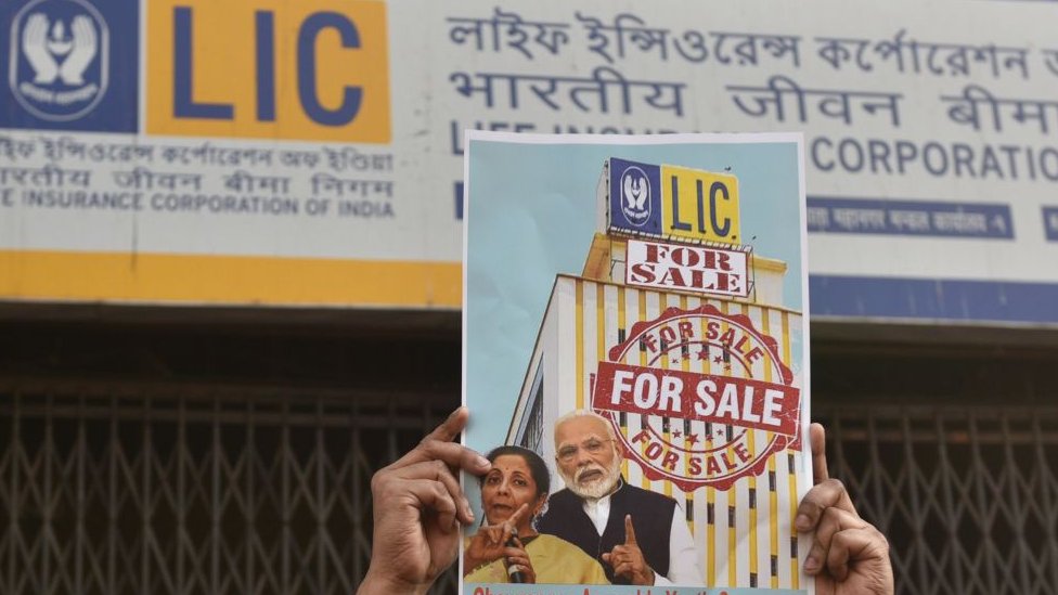 1818માં કલકત્તા (હાલનું કોલકાતા) ખાતે ઑરિયેન્ટલ લાઇફ ઇન્સ્યૉરન્સની શરૂઆત થઈ હતી, જે દેશની પ્રથમ જીવન વીમા કંપની ગણી શકાય