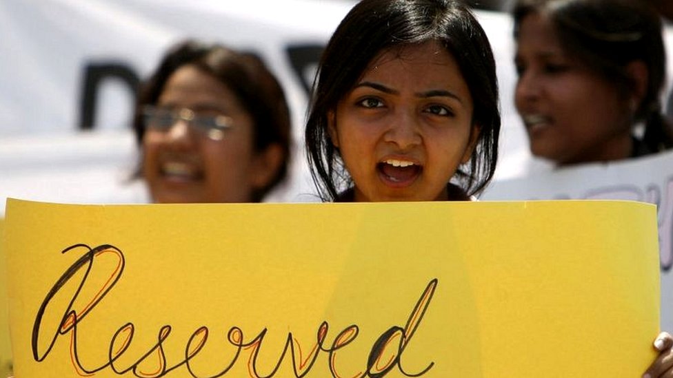 અનામતની માગ કરતી વિદ્યાર્થિની