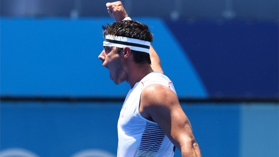 હેંડ્રિક્સે ત્રણ ગોલ ફટકાર્યા હતા હેંડ્રિક્સે ત્રણ ગોલ ફટકાર્યા હતા