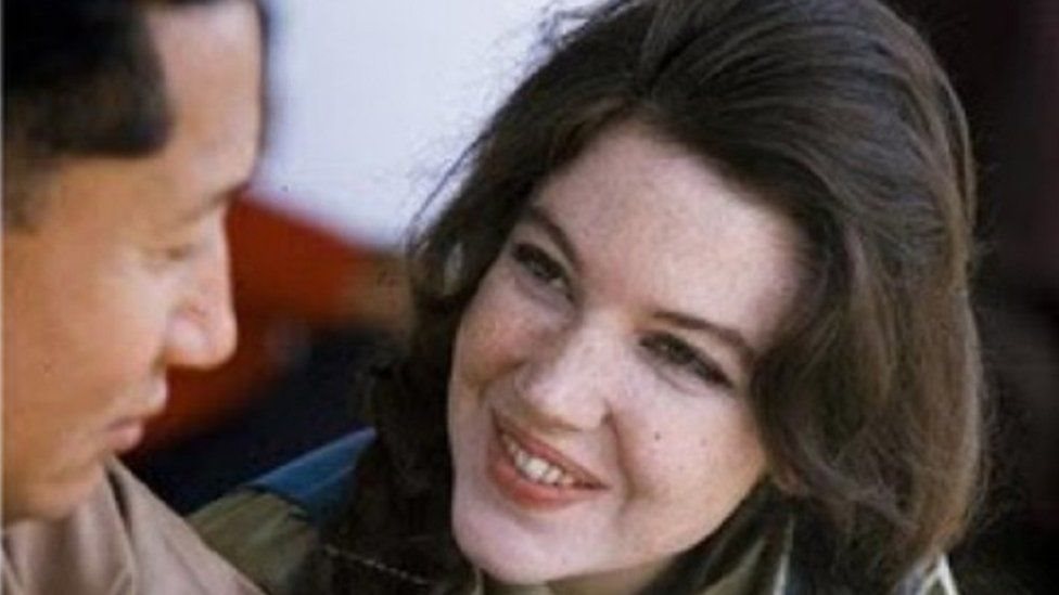 ચોગ્યાલ તેમનાં પત્ની હોપ કૂક સાથે ચોગ્યાલ તેમનાં પત્ની હોપ કૂક સાથે