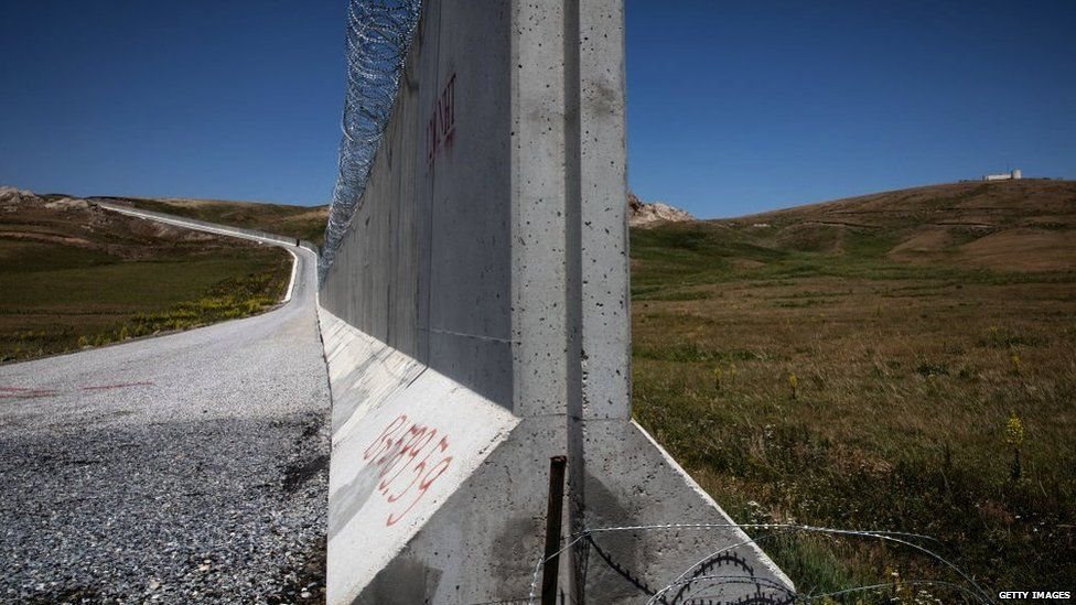 અફઘાનીઓને અટકાવવા માટે ઈરાન સાથેની સરહદ પર તુર્કીએ દીવાલ બનાવી છે