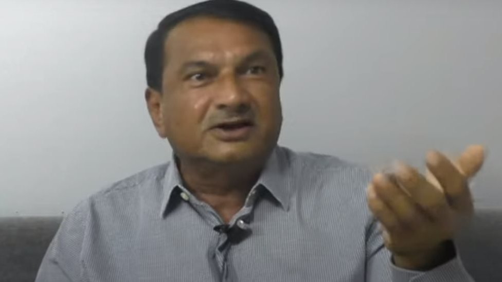 મોટા ભાગે મહિલા સંચાલિત આ કંપનીના માલિક જયસુખ પટેલ મોટા ભાગે પુરુષોનું કામ ગણાતી આ ઇન્ડસ્ટ્રીમાં મહિલાઓને સમાવી લેવાના વિચારને પોતાના પિતાના દૃષ્ટિકોણનું પરિણામ ગણાવે છે મોટા ભાગે મહિલા સંચાલિત આ કંપનીના માલિક જયસુખ પટેલ મોટા ભાગે પુરુષોનું કામ ગણાતી આ ઇન્ડસ્ટ્રીમાં મહિલાઓને સમાવી લેવાના વિચારને પોતાના પિતાના દૃષ્ટિકોણનું પરિણામ ગણાવે છે