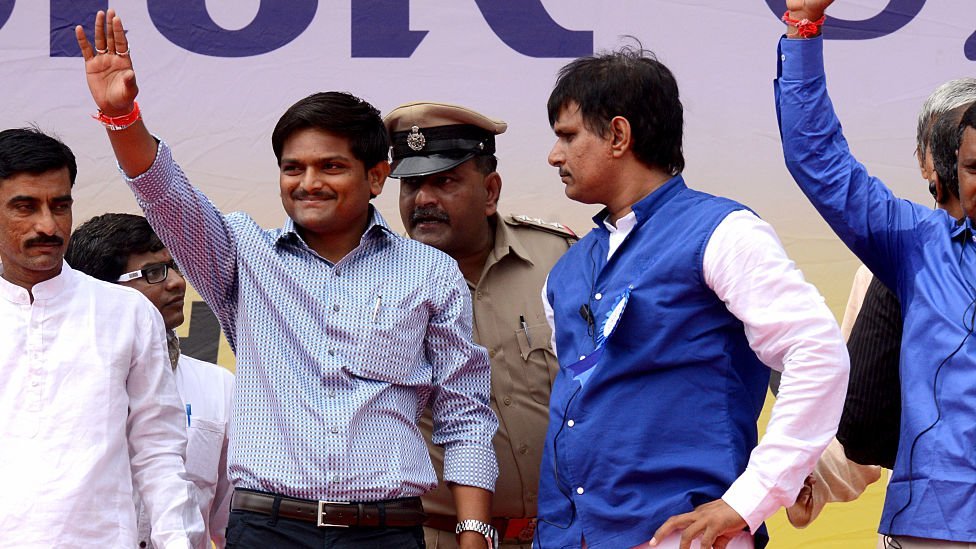 ગુજરાતના રાજકીય ઇતિહાસને જોઈએ તો પટેલોએ ગુજરાતમાં 1981 અને 85માં બબ્બે અનામતવિરોધી આંદોલનો કર્યાં હતા