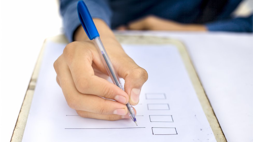 સલીમખાન પઠાણના રાજકીય હરીફે ખોટા દસ્તાવેજો ઘડી સભ્યપદ રદ કરાવવા માટે કાવતરું રચ્યું હોવાનો આરોપ