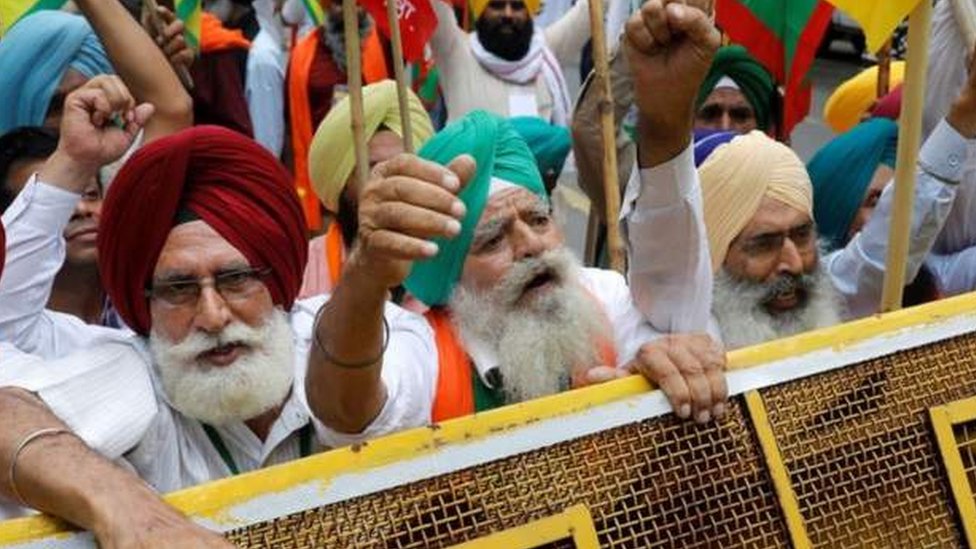 કેન્દ્રની મોદી સરકારના કૃષિકાયદાઓ વિરુદ્ધ ખેડૂતોના વિશાળ વિરોધ-પ્રદર્શનની મહાપંચાયત ઉત્તર પ્રદેશના મુઝફ્ફરનગરમાં શરૂ થઈ ગઈ છે કેન્દ્રની મોદી સરકારના કૃષિકાયદાઓ વિરુદ્ધ ખેડૂતોના વિશાળ વિરોધ-પ્રદર્શનની મહાપંચાયત ઉત્તર પ્રદેશના મુઝફ્ફરનગરમાં શરૂ થઈ ગઈ છે