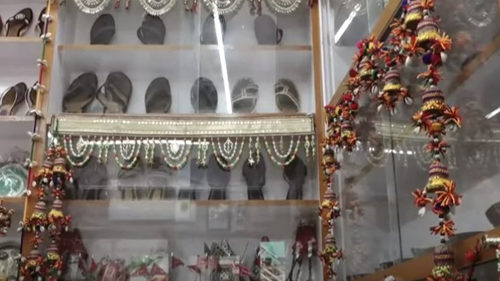 નાળિયેરના પવિત્ર નિર્માલ્યમાંથી રોજિંદી જીવનજરૂરિયાતની વસ્તુઓ બનાવવાની તાલીમ આપી મહિલાઓને પગભર બનાવે છે સંસ્થા