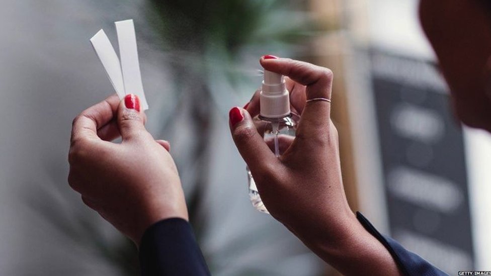 પરફ્યૂમ બનાવતી કંપનીઓ આર્ટિફિશ્યલ ઇન્ટલિજન્સની મદદથી હવે તેની ગુણવત્તા સુધારવાની કોશિશ કરી રહી છે.