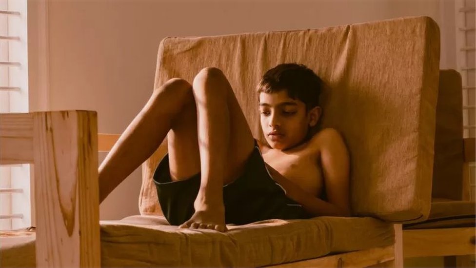 આપણે ડોપામાઈનનો વધુ પડતો વપરાશ કરીએ છીએ, આપણને તેની લત લાગી ગઈ છે. તેથી ડોપામાઈનનો સ્રાવ ઘટાડવા માટે કેટલાક લોકોએ ડિજિટલ ડિટોક્સનો ટ્રેન્ડ શરૂ કર્યો છે આપણે ડોપામાઈનનો વધુ પડતો વપરાશ કરીએ છીએ, આપણને તેની લત લાગી ગઈ છે. તેથી ડોપામાઈનનો સ્રાવ ઘટાડવા માટે કેટલાક લોકોએ ડિજિટલ ડિટોક્સનો ટ્રેન્ડ શરૂ કર્યો છે