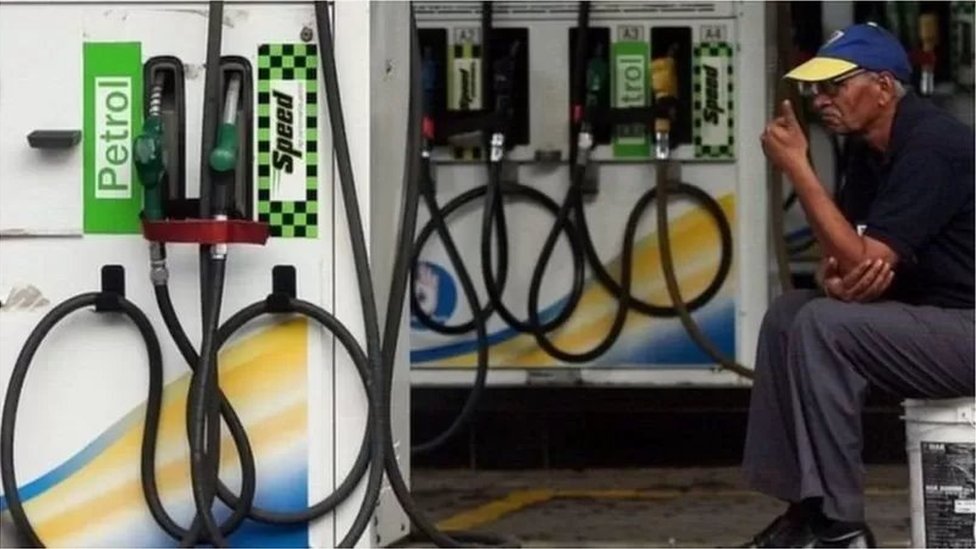 ગુજરાત રાજ્યમાં દર મહિને 60 કરોડ લિટર ડીઝલ અને 25 કરોડ લિટર પેટ્રોલ વપરાય છે