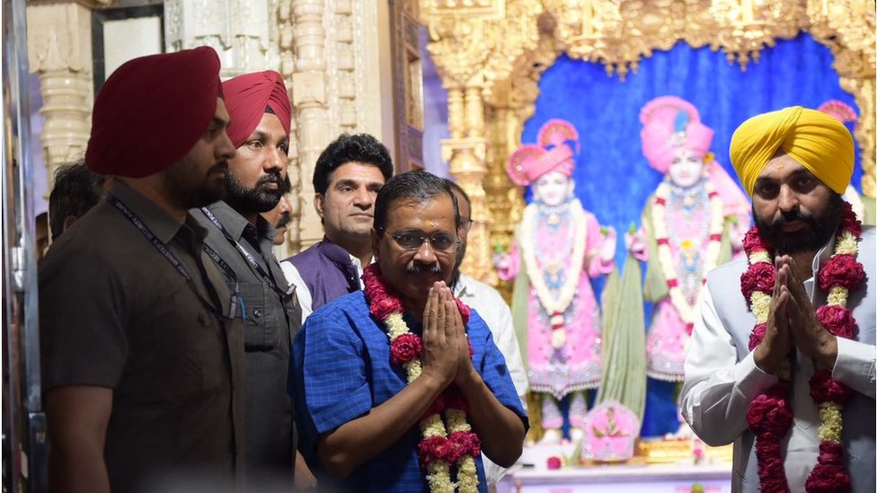 સ્વામિનારાયણ મંદિરે અરવિંદ કેજરીવાલ