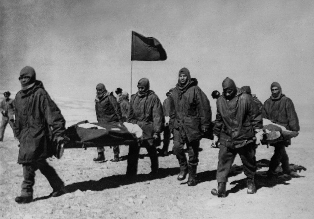 1967માં ચીન સાથેની અથડામણ દરમિયાન મૃત્યુ પામેલા ભારતીય સૈનિકોના પાર્થિવદેહોને ભારત લાવવામાં આવ્યા, તે સમયની તસવીર 1967માં ચીન સાથેની અથડામણ દરમિયાન મૃત્યુ પામેલા ભારતીય સૈનિકોના પાર્થિવદેહોને ભારત લાવવામાં આવ્યા, તે સમયની તસવીર