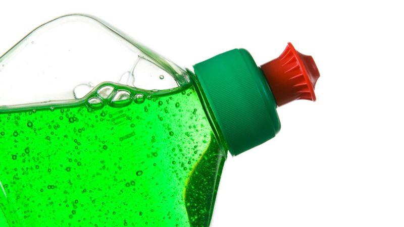 જુસારા બેસીલોએ ઘરે જ કપડા ધોવાનો સાબું બનાવવાનો રસ્તો શોધી લીધો છે જુસારા બેસીલોએ ઘરે જ કપડા ધોવાનો સાબું બનાવવાનો રસ્તો શોધી લીધો છે