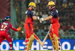 RCB को प्लेऑफ़ से पहले लगा बड़ा झटका, तूफानी खिलाड़ी IPL से बाहर, मुंबई इंडियंस में 2 नए खिलाड़ी शामिल