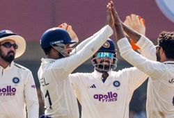 टेस्ट क्रिकेट में ऐतिहासिक बदलाव, लाल गेंद छोड़ मैच के बीच में आएगी पिंक बॉल, मैदान पर उतरेंगे कोच