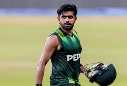 बाबर आजम पर पाकिस्तान क्रिकेट के बवाल का असर? तबीयत खराब होने पर अस्पताल में भर्ती
