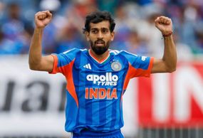 IND vs IRE: डेब्यू मैच में कहर बरपाते हुए प्रिंस यादव का धांसू रिकॉर्ड, जसप्रीत बुमराह के क्लब में हुई एंट्री