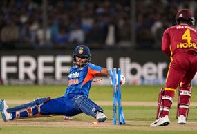 ICC ने बदल दिया बोल्ड होने का अजीब नियम, स्टंप से टकराकर आई गेंद पर नहीं दिया जाएगा आउट