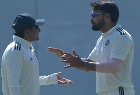 मुकेश कुमार ने खूंखार गेंदबाजी से बरपाया कहर, 8 विकेट लेकर दिलाई ऋषभ पंत की टीम को जीत