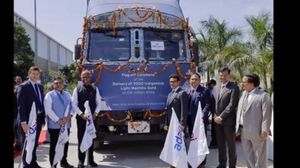 अडानी ने सेना को सप्‍लाई किए 2,000 स्वदेशी प्रहार एलएमजी