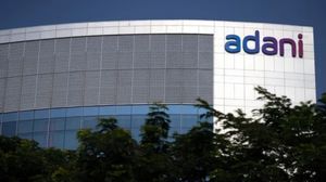 Adani की 300 स्कूल और 30 अस्पताल बनाने के लिए दिए करोड़ों