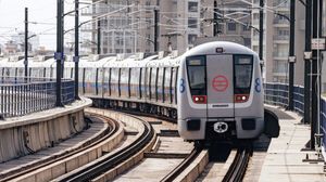 Delhi Metro में ट्रैवल कर इस शख्स में बना डाला अनोखा रिकॉर्ड