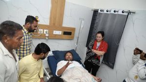 गुजरात निकाय चुनाव से पहले  AAP उम्मीदवार पर फायरिंग